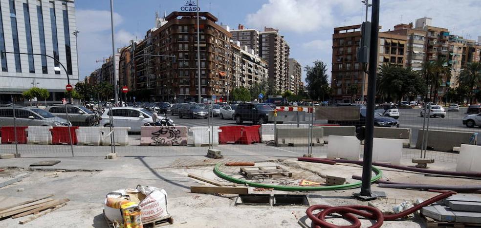 El entorno del Parque Central de Valencia se asfalta tras un año de atascos y quejas vecinales