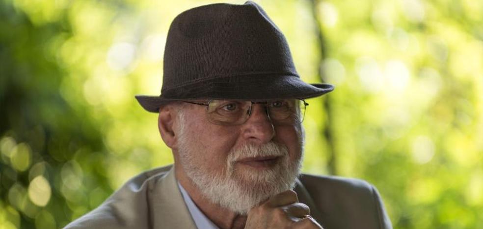Alberto Manguel: «No creo en la lectura virtual, como no creo en el sexo virtual»