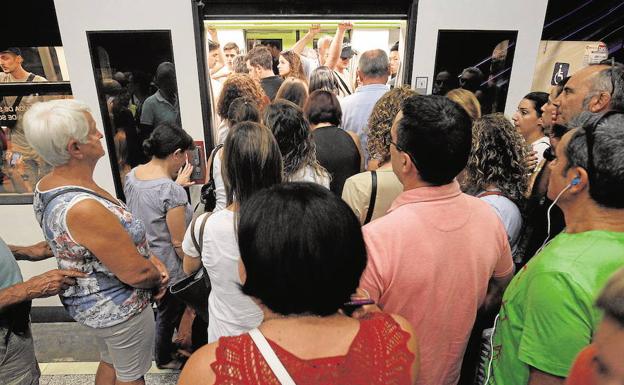 El lunes habrá huelga de 24 horas en el metro y tranvía
