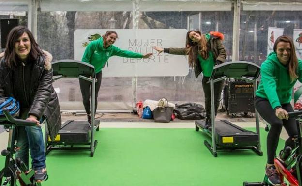 La Plaza del Ayuntamiento de Valencia, un gimnasio abierto durante este fin de semana