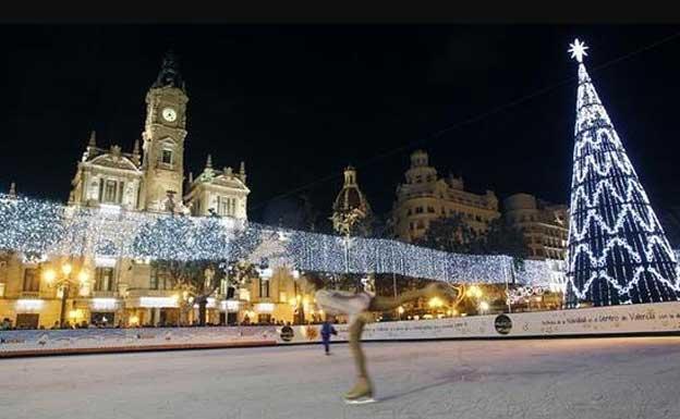 Árboles de Navidad en nueve barrios de Valencia