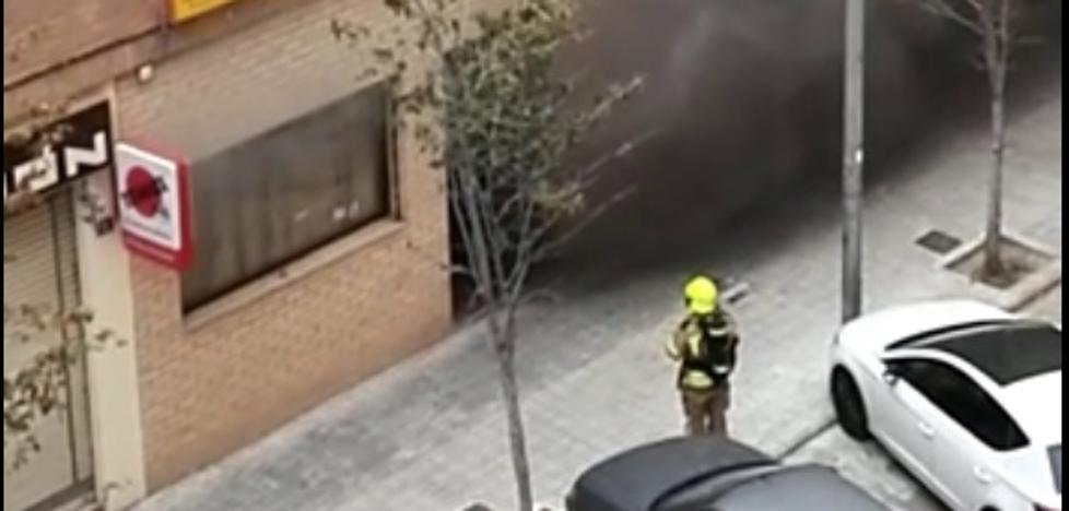Arde un restaurante chino en la calle Gorgos de Valencia