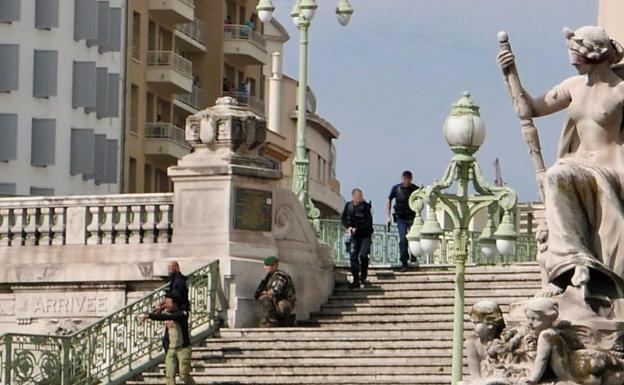 Un hombre mata a dos mujeres en Marsella antes de ser abatido