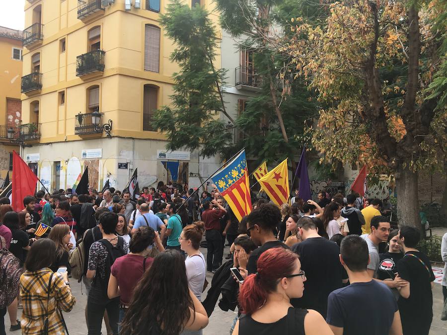 Concentración a favor del referéndum ilegal en el barrio del Carmen de Valencia