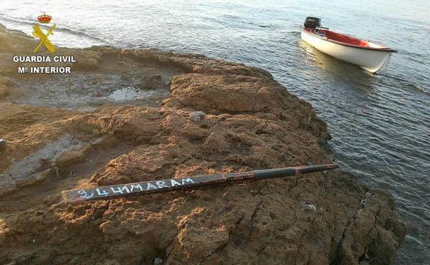 Siete argelinos interceptados tras llegar en patera a Santa Pola