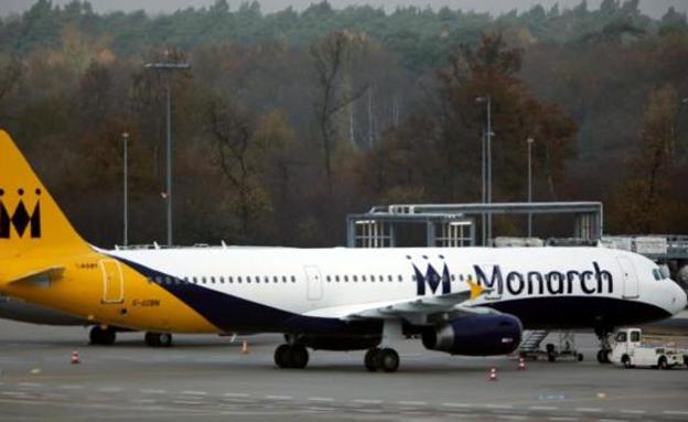 Doce aeropuertos españoles, afectados por la quiebra de la línea de bajo coste Monarch Airlines