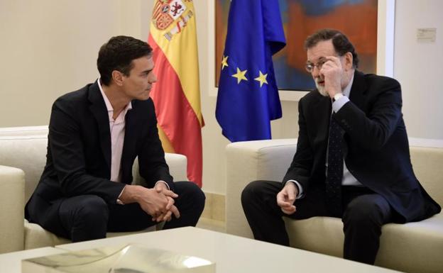 Rajoy constata la dificultad de aunar posiciones con PSOE y C's ante la crisis catalana