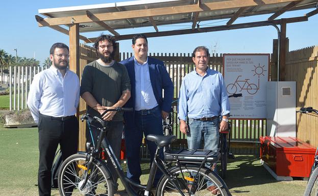 Bicicletas cargadas con energía solar para circular por Valencia