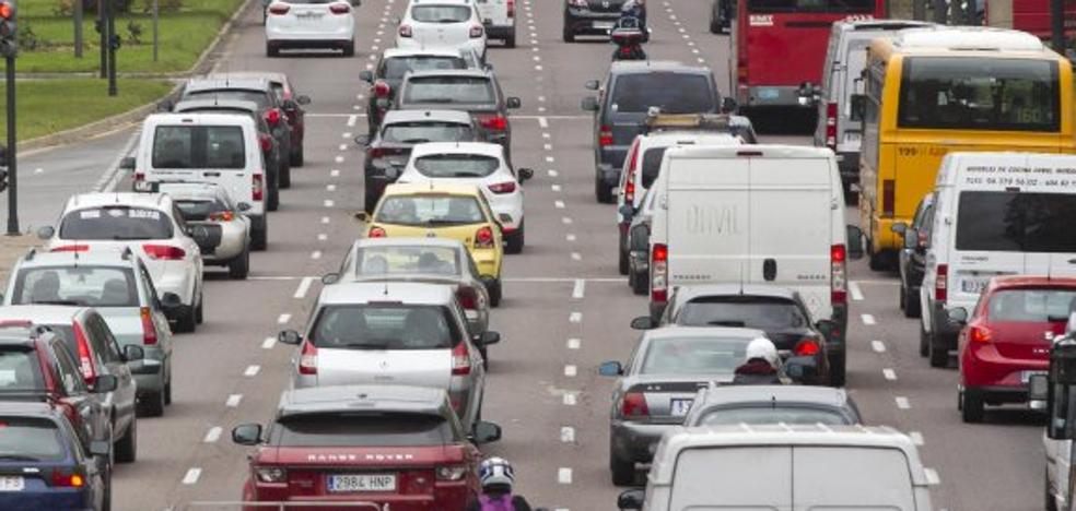 El parque de coches de Valencia aumenta por segundo año desde la crisis