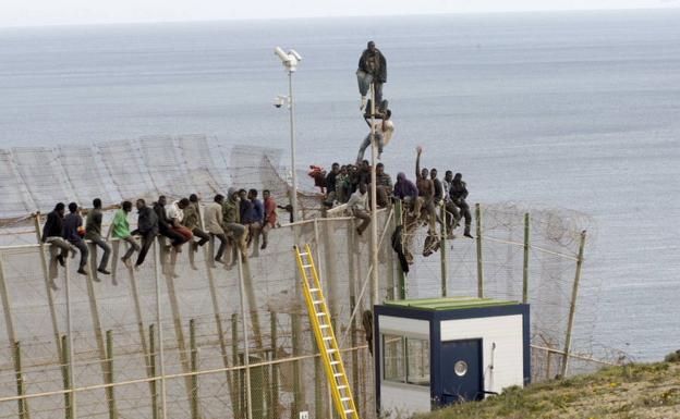 Estrasburgo condena a España por dos devoluciones en caliente en Melilla