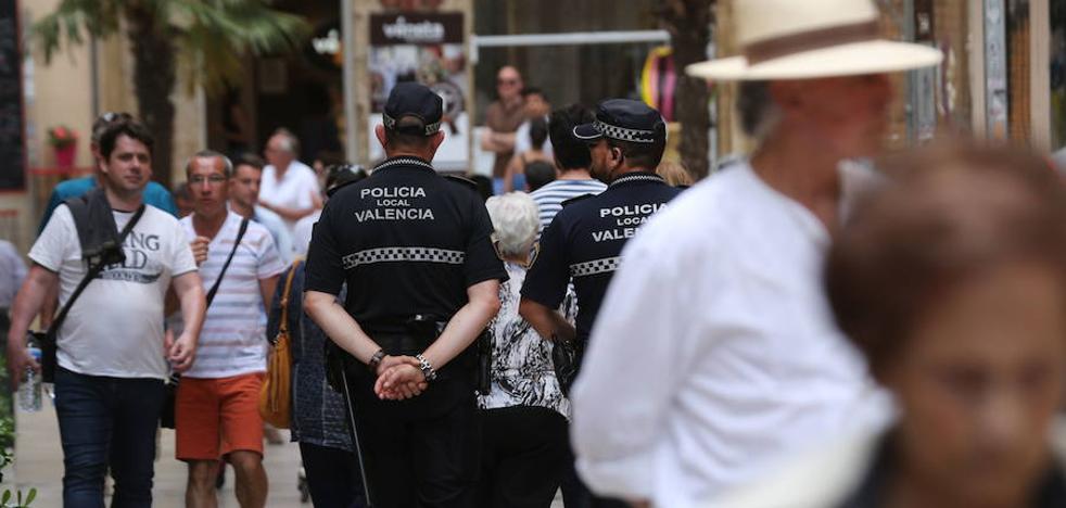 La Policía Local refuerza la seguridad del 9 d’Octubre con 83 agentes más que en 2016