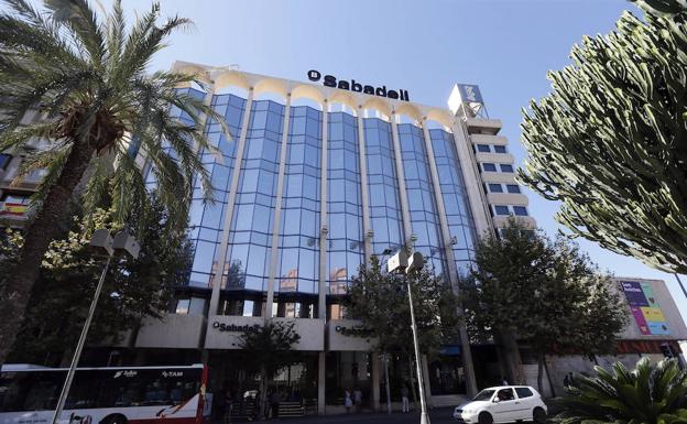 Podemos rechaza la llegada del Sabadell a Alicante por ser «presiones financieras»