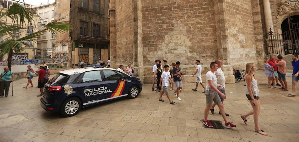 La Policía Nacional reforzará la seguridad del 9 d’Octubre con cien agentes más