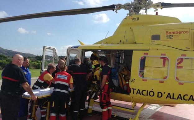 Rescatan a una mujer en el Montgó tras sufrir una caída de cuatro metros