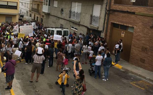 Los alumnos de La Font se echan a la calle para exigir un colegio nuevo