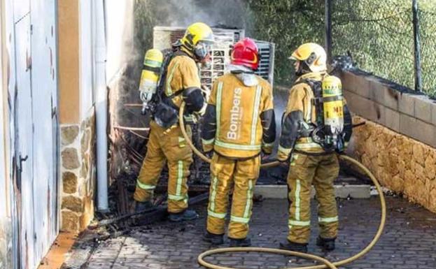 Descubren 300 plantas de marihuana al extinguir un incendio en un chalet de La Nucia