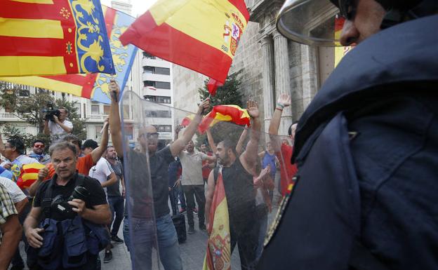 La Fiscalía abre una investigación por los altercados violentos del 9 d'Octubre