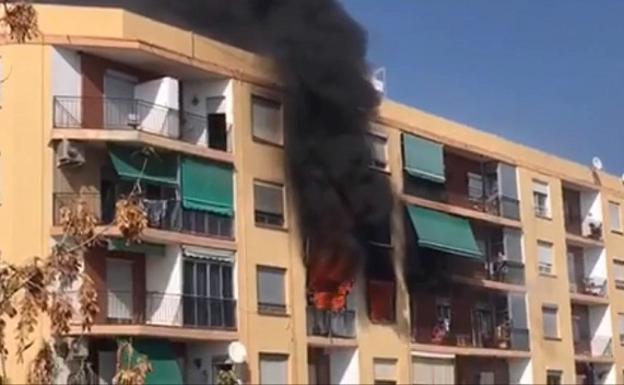 Un muerto y cuatro heridos en el incendio de una vivienda en Puçol