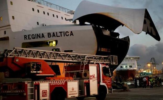 Parten a Argelia los 400 pasajeros afectados por el incendio de su barco