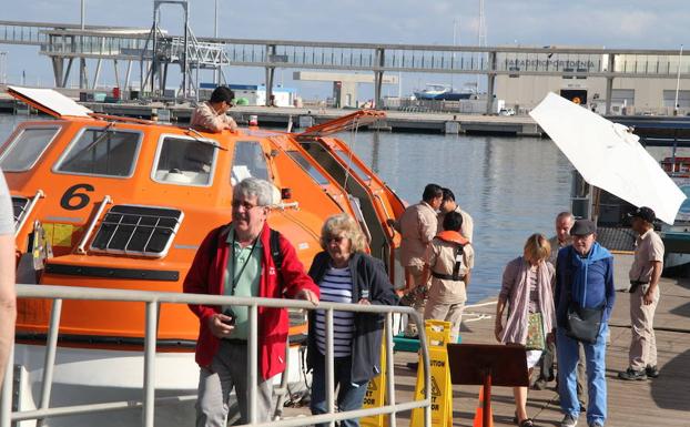 Medio millar de cruceristas desembarca en el puerto de Dénia