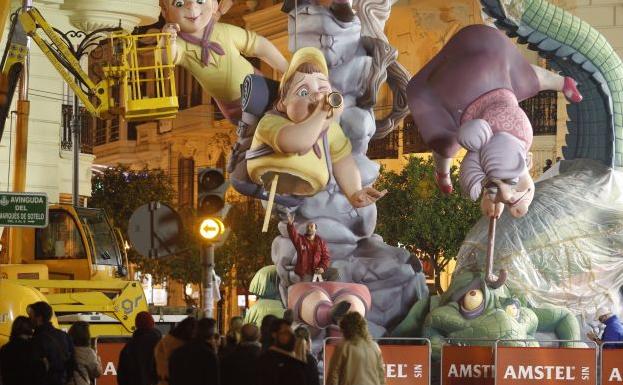 La falla Telefónica se traslada junto al Luis Vives