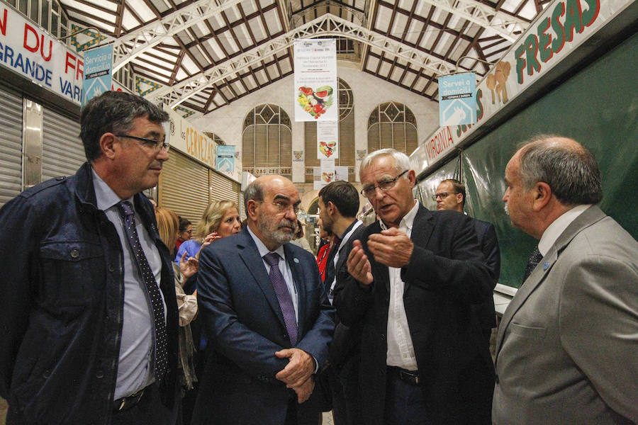 Alcaldes de todo el mundo cenan en el Mercado Central de Valencia