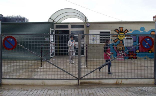 El Ayuntamiento de Valencia pretende solucionar con toldos solares el calor en las aulas