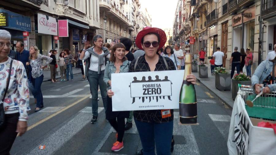 Fotos de la manifestación de Pobreza Zero en Valencia