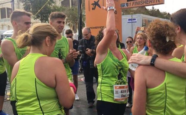 El emotivo recuerdo a Blas Gámez, el polícia asesinado en Ruzafa, tras el medio maratón de Valencia 2017