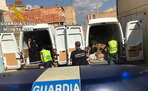 Detenidos 10 adultos y 11 menores de una banda implicada en 100 robos en Valencia