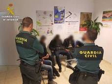 18 inmigrantes llegan en dos pateras a El Campello y Calpe