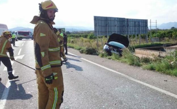 Una persona muerta y cuatro heridas en un choque frontal en Dénia