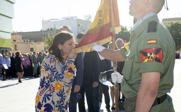 Juan Carlos Moragues e Isabel Bonig juran bandera en Villarreal