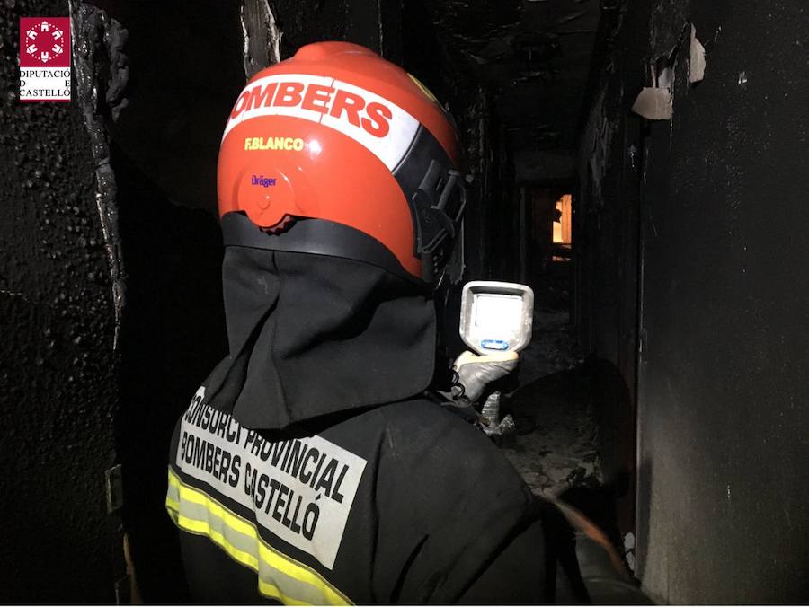 Fotos del incendio en una vivienda de Burriana que deja dos muertos, nueve heridos y 40 desalojados