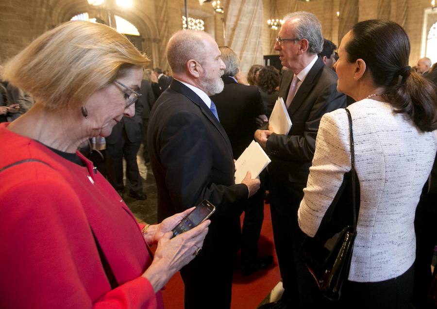 La sociedad valenciana se reúne en la Lonja