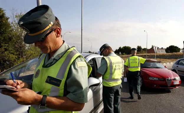 Conduce 20 km en sentido contrario en Huelva triplicando la tasa de alcohol