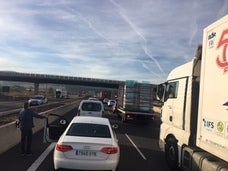 Dos accidentes provocan atascos kilométricos en la Pista de Silla y la A-7
