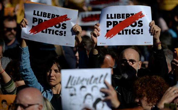 Corte de vías en Barcelona y Tarragona en protesta por la cárcel del Govern cesado