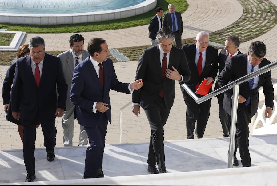 Fotos del Foro LAS PROVINCIAS con el ministro de Fomento, Íñigo de la Serna