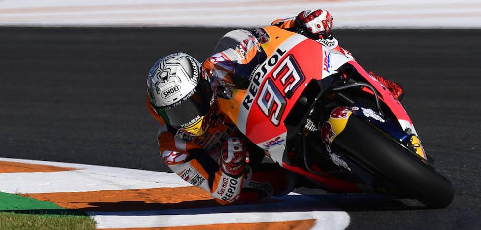 Márquez se cae y Dovizioso rueda más rápido
