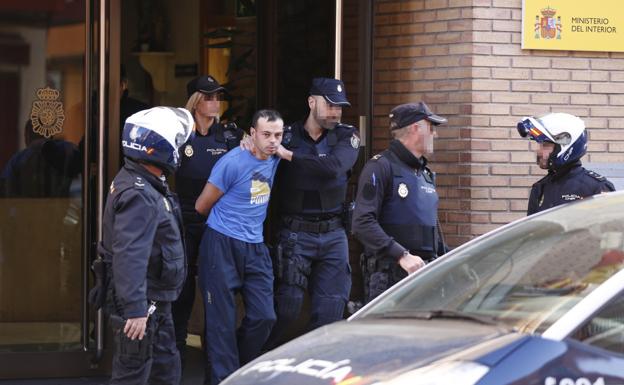 El homicida de Alzira degolló a la niña al amenazar la madre con denunciarlo