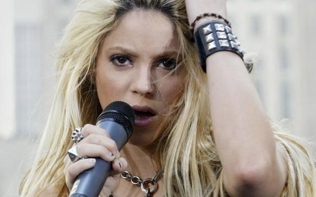 Shakira pospone su gira a 2018 por una hemorragia en las cuerdas vocales