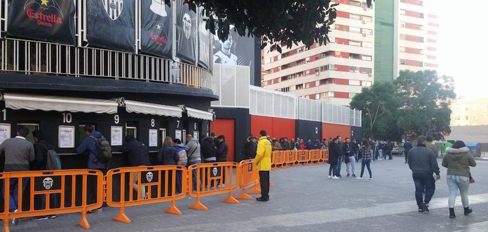 Colas en Mestalla para el Valencia-Barcelona