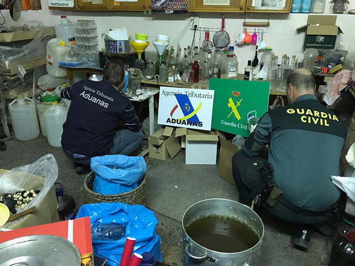 Desmantelada una destilería ilegal de aguardientes en Alboraya