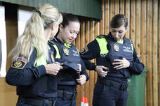 Chalecos antibala adaptados para las mujeres de la Policía Local de Valencia
