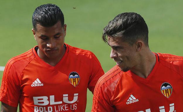 Precaución con los tres centrales del Valencia CF