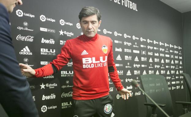 Marcelino se lleva cuatro centrales a Cornellà