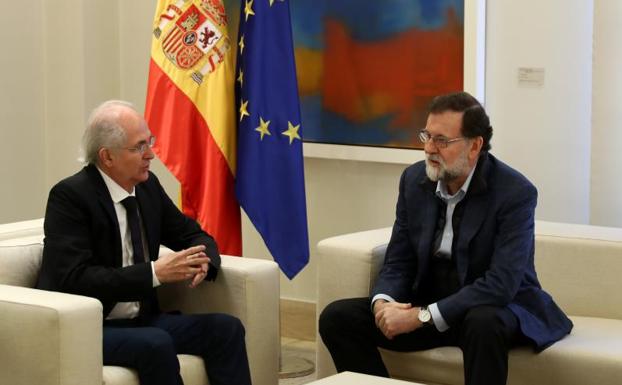 Rajoy transmite a Ledezma su compromiso con la democracia en Venezuela