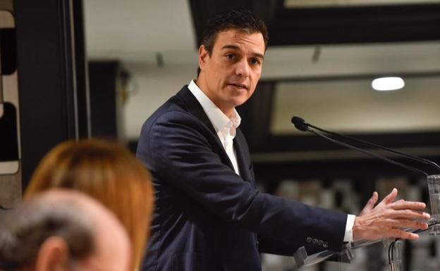 Sánchez apela a los moderados para crear «una nueva España autonómica»