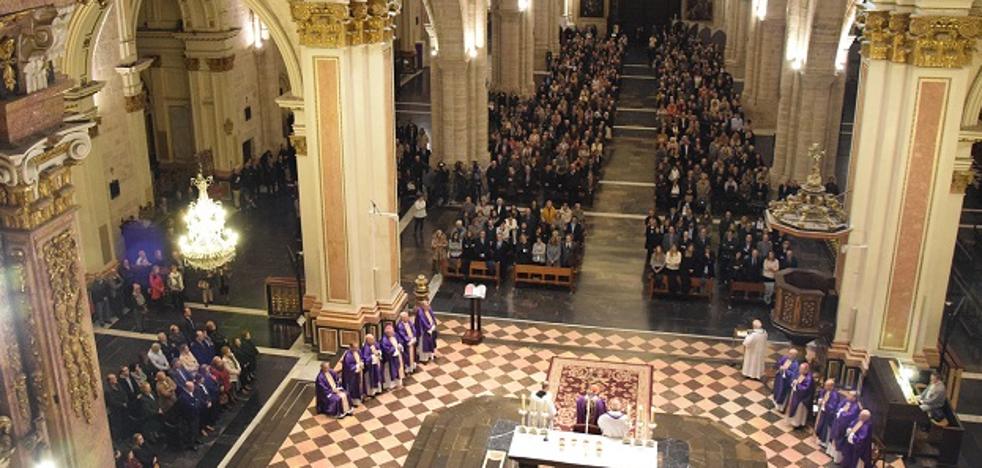 La Catedral de Valencia se llena en el funeral por Rita Barberá